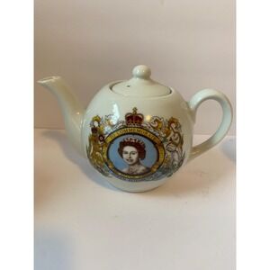Vintage Queen Elizabeth II Silver Jubilee Teapot 1977 Commemorative Royal Crest